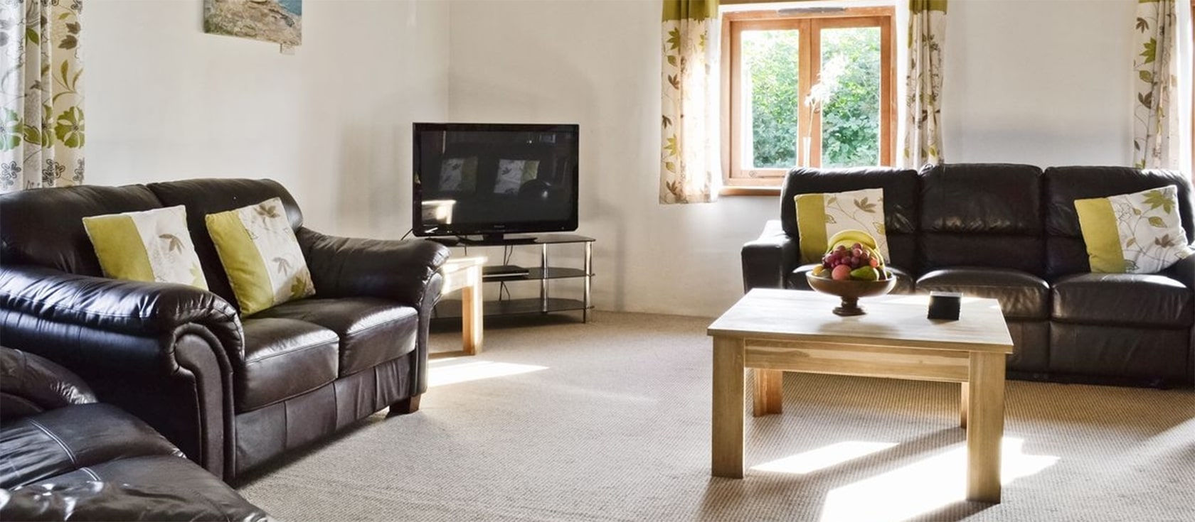 The Place2B, Higher Churchtown Farm, Tresmeer is a six bedroom farmhouse to sleep 14 or more. Ideal for groups it has spacious luxury accommodation, exposed beams, games room, swimming pool, parking and large field for weddings near Launceston.