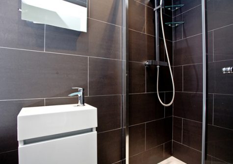 Ensuite to bedroom 1 @ The Poop Deck, 3 Harbour House, St Ives