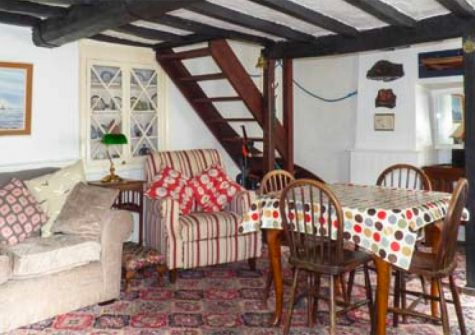 The Retreat is a cosy two bedroom fishermen's cottage in a quiet lane in Appledore. Full of character, the holiday cottage has dark beams, a stone fireplace for romantic evenings in a furnished courtyard garden. Pubs, shops, galleries & beach nearby.
