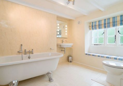 The bathroom @ The Rigging, Polperro