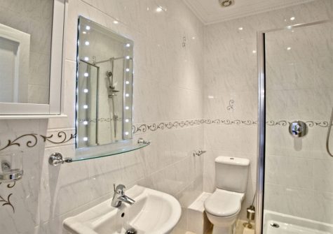 Bedroom #3 en-suite at The Riviera Mansion, Torquay