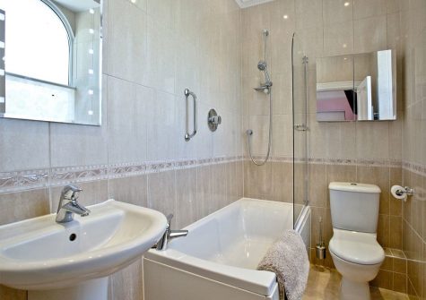 Bedroom #4 en-suite at The Riviera Mansion, Torquay