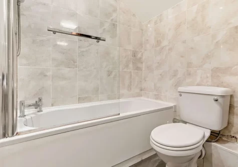 The bathroom at The Round House, Penhallow