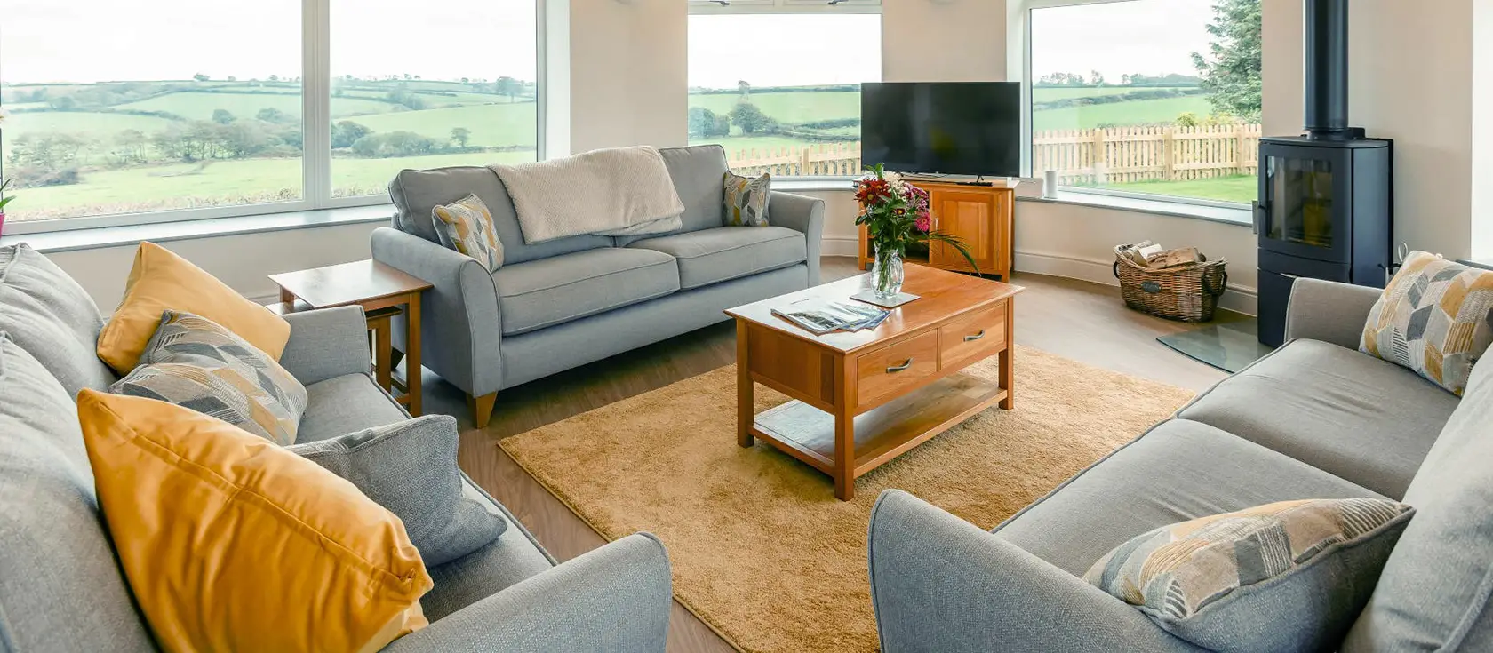 The Roundhouse Mill, Brayford is a magnificent converted barn blending historic character with modern comforts. Enjoy countryside views, a covered hot tub, & five en-suite bedrooms, perfectly placed for exploring Exmoor & North Devon's attractions.