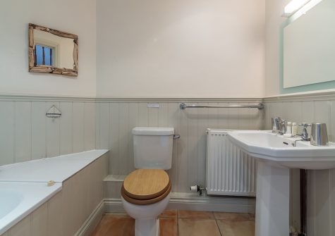 The first floor bathroom at The Roundhouse, Roserrow, Polzeath