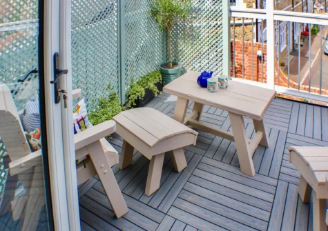 The balcony & outdoor sitting area at The Sail Loft, Beer