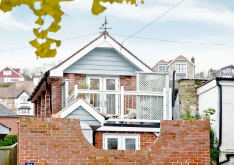 The Sail Loft is a beautiful one bedroom cottage in the heart of Beer, 100 metres from the beach, the perfect romantic break by the sea