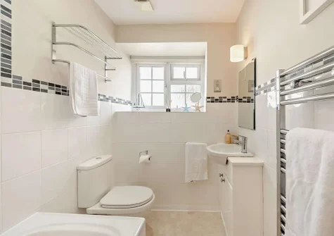 The bathroom at The Salt House, Appledore