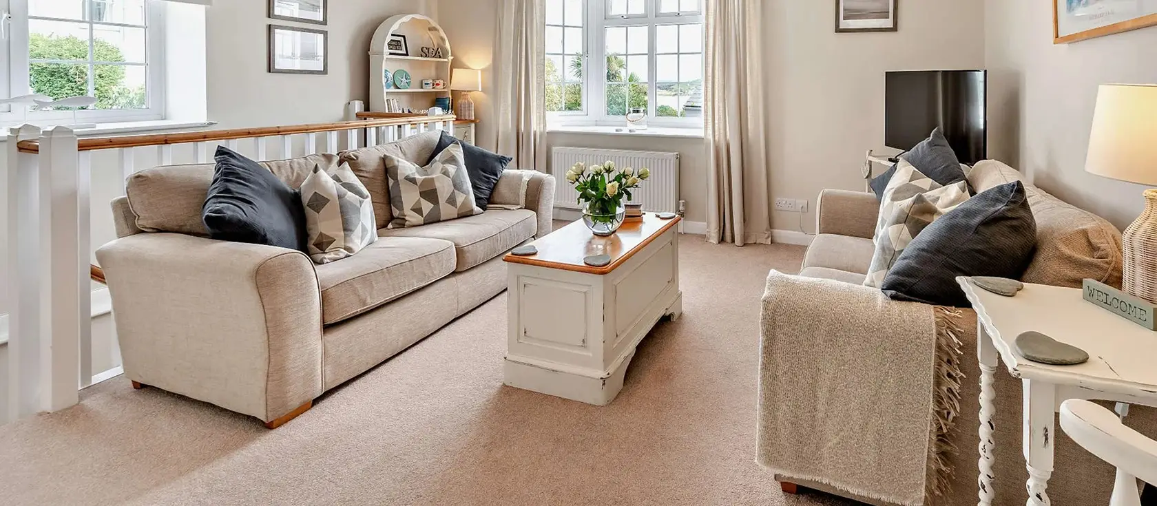 The Salt House, Appledore is a stylish 3-bedroom cottage in the heart of this famous fishing village. Enjoy estuary glimpses, a private patio garden, and walking distance to quaint shops, galleries, restaurants, and North Devon's stunning coastline.