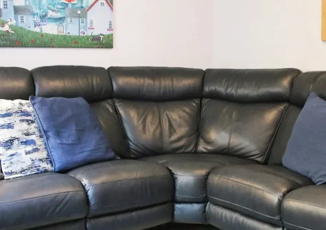 The Sea Dog Retreat, Brixham is a charming 3-bedroom cottage with stunning harbour views, private balcony, and patio. Perfect for families exploring Devon's beautiful coastline, beaches, and local attractions in this historic fishing town.