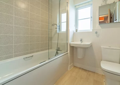 The bathroom at The Seahouse, Portreath