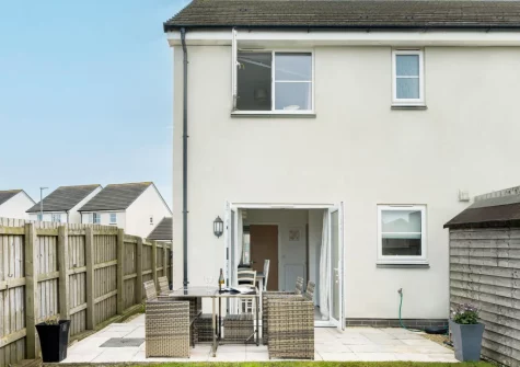 The patio, barbecue & alfresco dining area at The Seahouse, Portreath