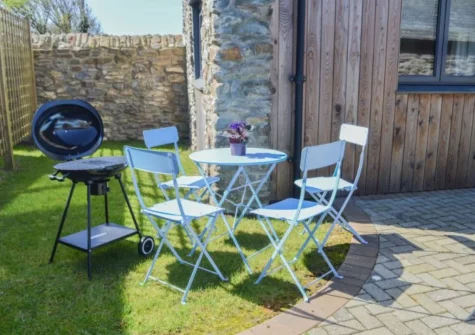 The barbecue & alfresco dining area at The Shires at Presingoll Barns, St Agnes