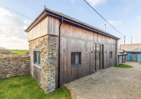 The Shires is a contemporary barn conversion at at Presingoll Barns on the edge of the pretty seaside village of St Agnes