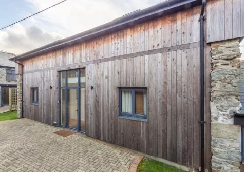 The Shires is a contemporary barn conversion at at Presingoll Barns on the edge of the pretty seaside village of St Agnes