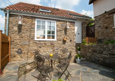 The courtyard & alfresco dining area at The Smithy, Croyde