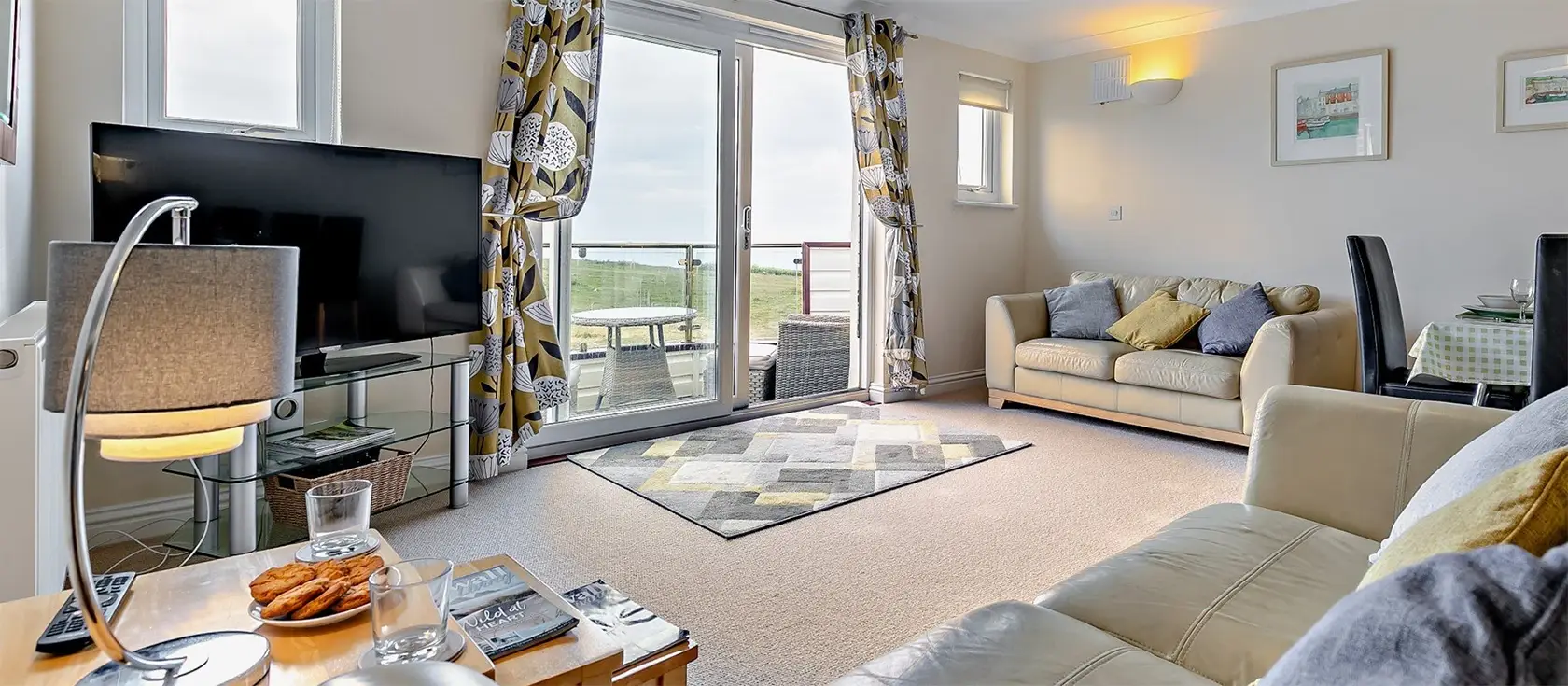 The Spinnakers, Newquay is a modern 3-bedroom apartment with easy access to local attractions, ideal for a family getaway. Boasting far-reaching clifftop and coastal views, it's close to Fistral Beach with direct access to the South West Coast Path.
