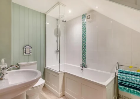 The bathroom at The Stable, Dunmere