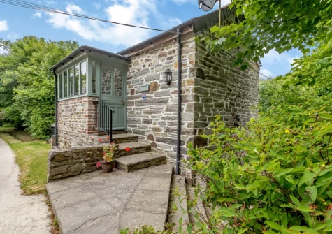 The Stable is located along a winding tree-lined road, this gorgeous haven is tranquil & secluded