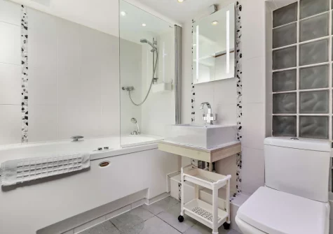 The bathroom at The Studio, Cubert