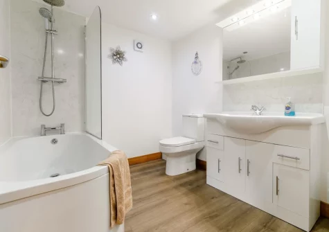 The bathroom at The Swallows Barn, Bray Shop
