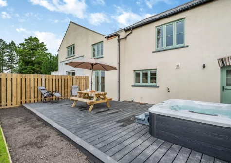 The decked patio, alfresco dining area & hot tub at The Swallows Nest, Launceston