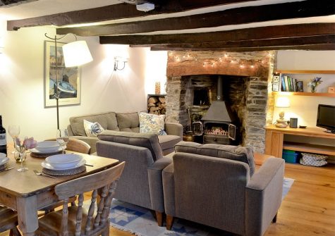 The living area at The Thatch Cottage, South Petherwin