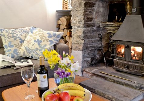 The living area at The Thatch Cottage, South Petherwin