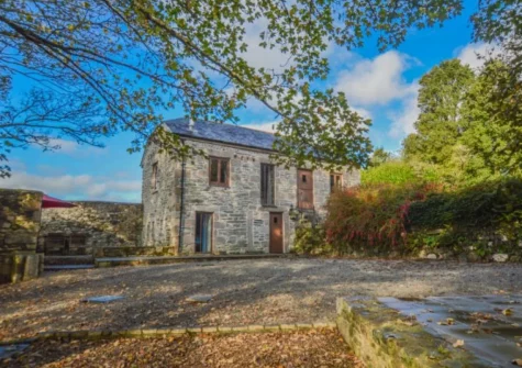 The Threshing Barn with terrace & barbecue, is one of two charming cottages situated within the picturesque grounds of Cusgarne House