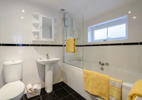 The bathroom at The Trappings, Langtree