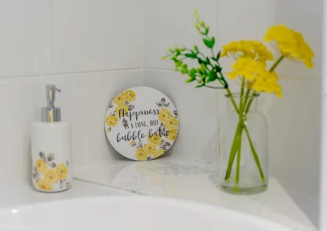 The bathroom at The Trappings, Langtree