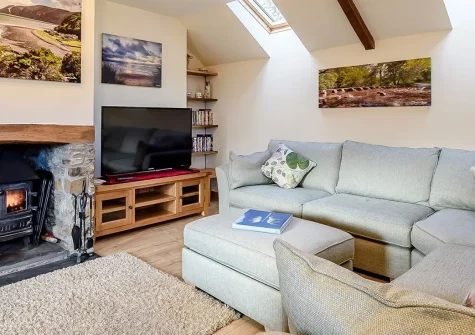 The Trappings, Langtree is a charming barn conversion retreat offering countryside peace combined with easy access to North Devon's beaches, trails, and attractions. Perfect for a relaxing family escape or couples' getaway in rural Devon.