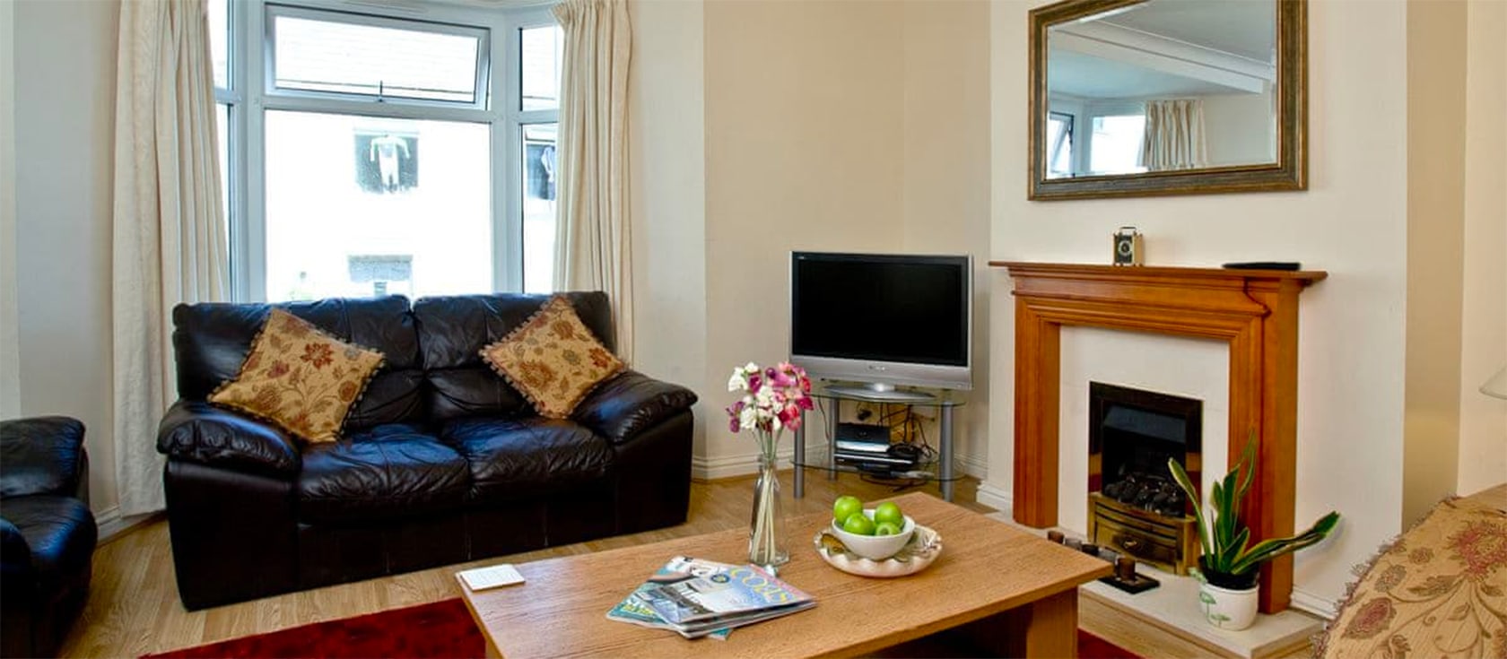 The View is a charming three bedroom family home in the heart of Newquay. Stylishly renovated to a high standard, it has outdoor patio dining. The house has ample parking and is within walking distance of Fistral Beach and Newquay Golf Club.