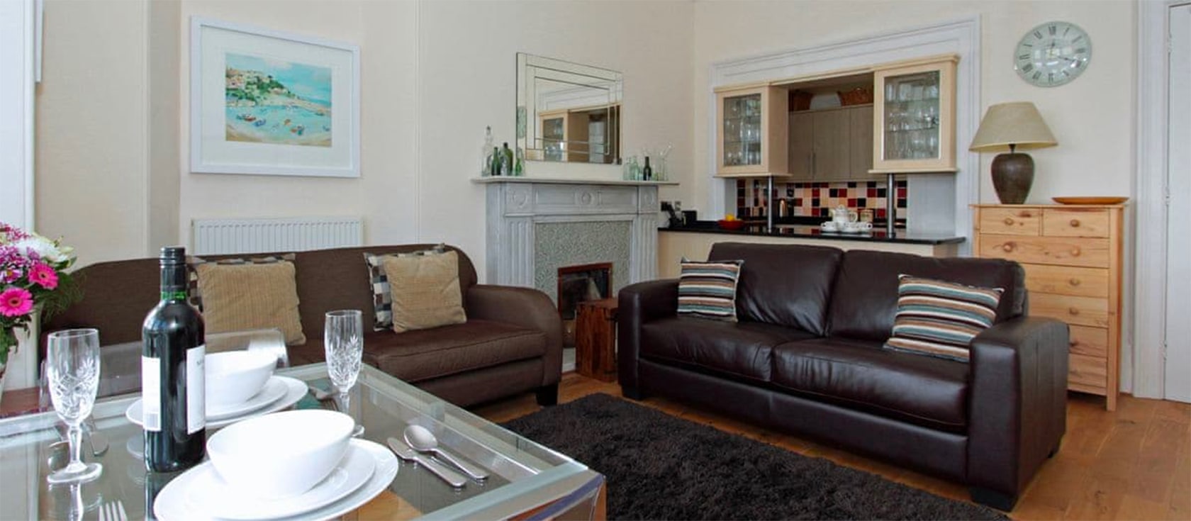 The View, Pentowan House is a well-located two-bedroom apartment in a former gentleman's residence in Newquay. Enjoying stunning harbour and sea views this 5-star property near Fistral Beach has quality furnishings, WiFi, terrace and parking.