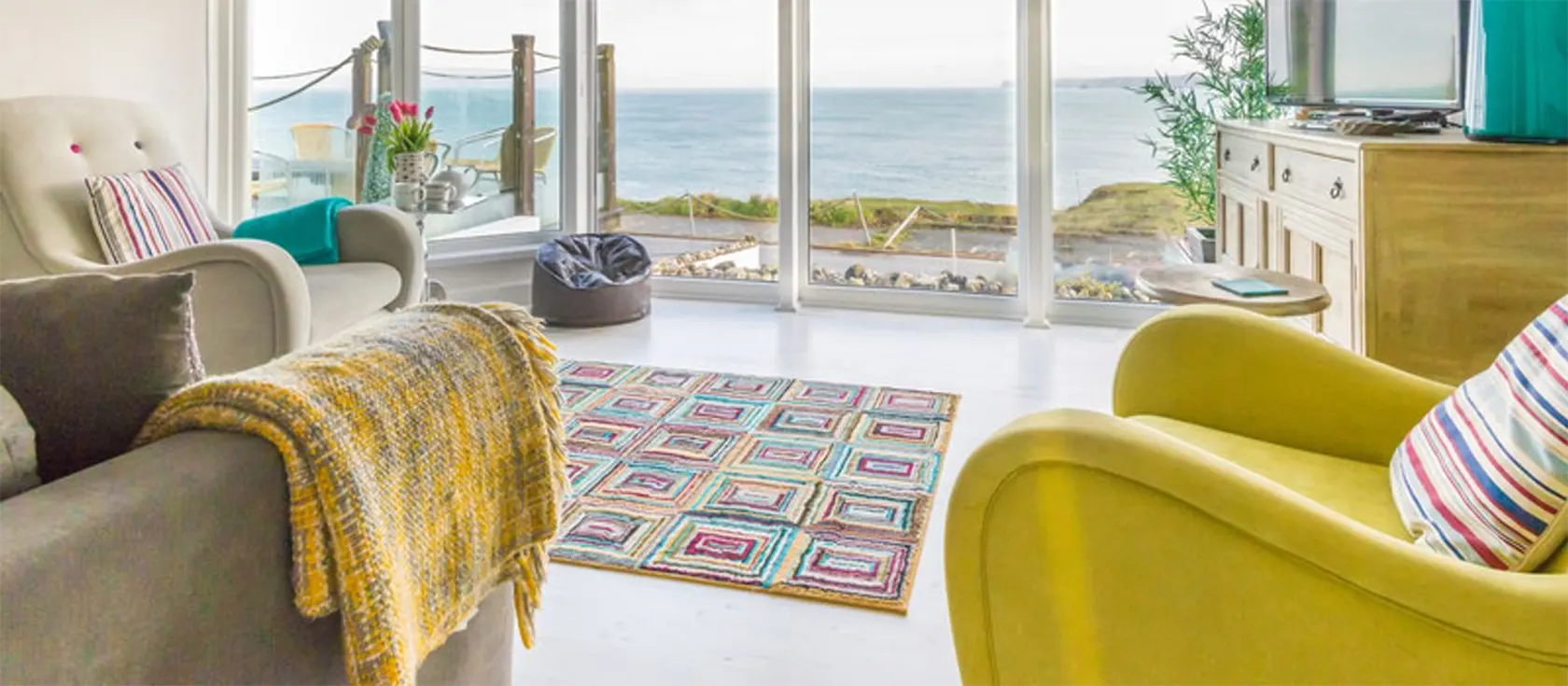 The View, Port Isaac is a luxury ground floor apartment for two to four with outstanding sea views from floor-to-ceiling windows. One bedroom plus sofa bed, modern kitchen, dishwasher, dining area, open fire. Parking & communal gardens. Walk to pubs & beaches.