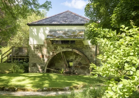 The side lawned garden at The Watermill, Withiel