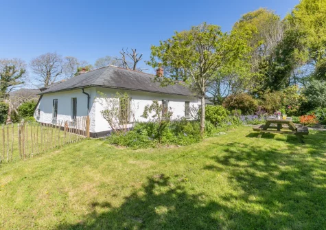 Located in an idyllic rural setting, The White Cottage enjoys views over unspoilt countryside