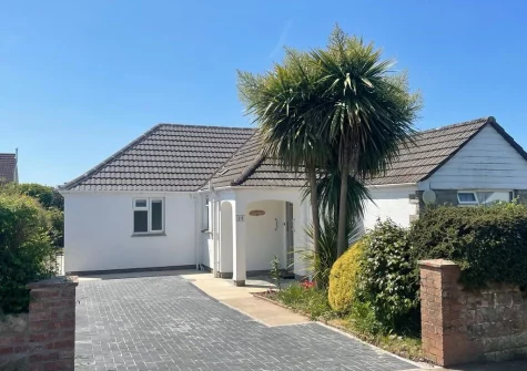 The Willows, a detached bungalow in the town of South Molton is conveniently situated for exploring Exmoor National Park