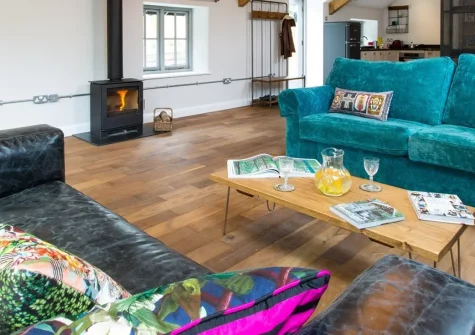 The Workshop, High Bickington is a stylish barn conversion studio in the picturesque Taw Valley. Enjoy open-plan living with underfloor heating, wood burner, and 10-acre grounds with dog-friendly fields for peaceful countryside escapes.