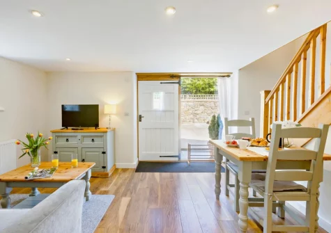 The living & dining area at The Wren, Higher Clovelly