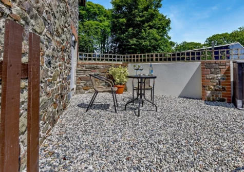 The small private courtyard & outdoor sitting area at The Wren, Higher Clovelly