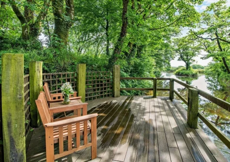 Guests have access to the owners eight acres of peaceful grounds including a small lake to enjoy