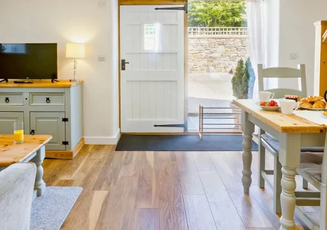 The Wren, Higher Clovelly, is a romantic one-bedroom barn conversion nestled in the North Devon countryside. Enjoy a charming private courtyard, eight acres of grounds, and coastal villages just a short drive away. Perfect for couples seeking peace.