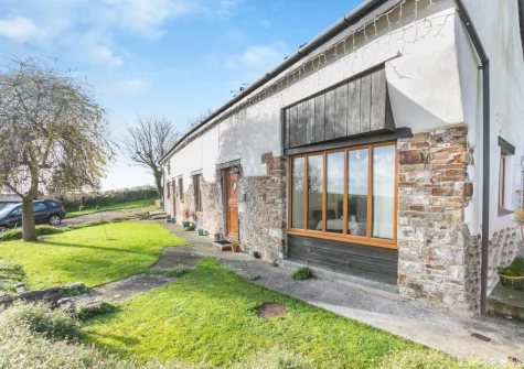 Thistledown Cottage is a country cottage with picturesque views out across the valley
