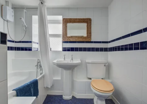 The bathroom at Three Blind Mice, Mousehole