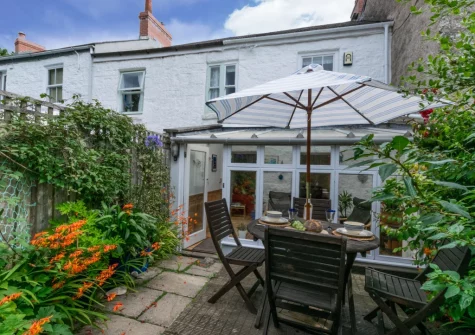 The patio & alfresco dining area at Three Blind Mice, Mousehole