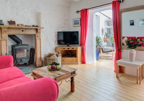 Three Blind Mice, Mousehole is a delightful Cornish cottage offering authentic charm, contemporary comfort, and direct access to coastal walks. Perfect for families and couples seeking a peaceful retreat near charming beaches and villages.