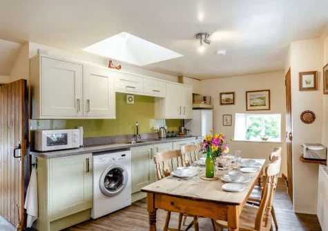 The kitchen & dining area at Three Hares Cottage, Throwleigh