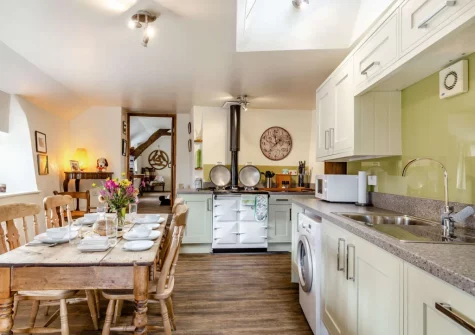 The kitchen & dining area at Three Hares Cottage, Throwleigh