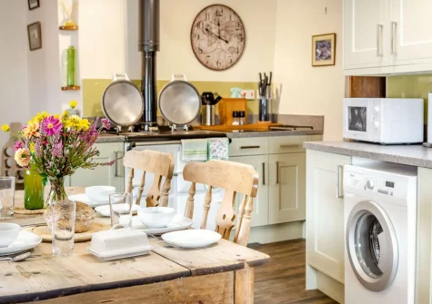 The kitchen & dining area at Three Hares Cottage, Throwleigh